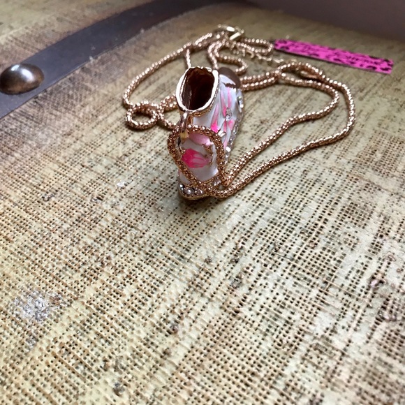 Flowery Diamonte High Top Shoe Necklace. - Picture 4 of 7